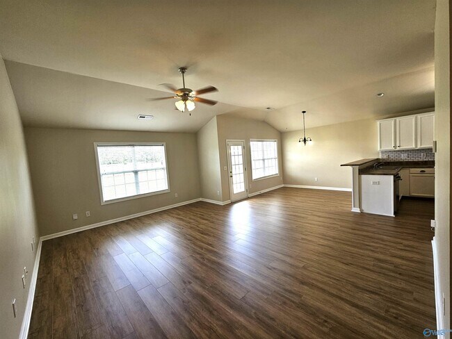 Foto del edificio - 385 Robinson Rd