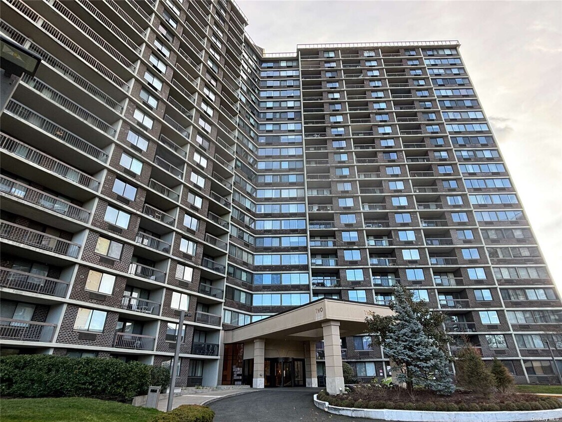 Primary Photo - 2 Bay Club Dr
