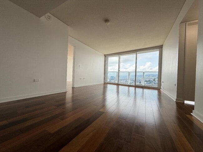 Building Photo - To register for the showing time below, note the 4 digit code: 5316 and click "APPLY NOW."(mobile...