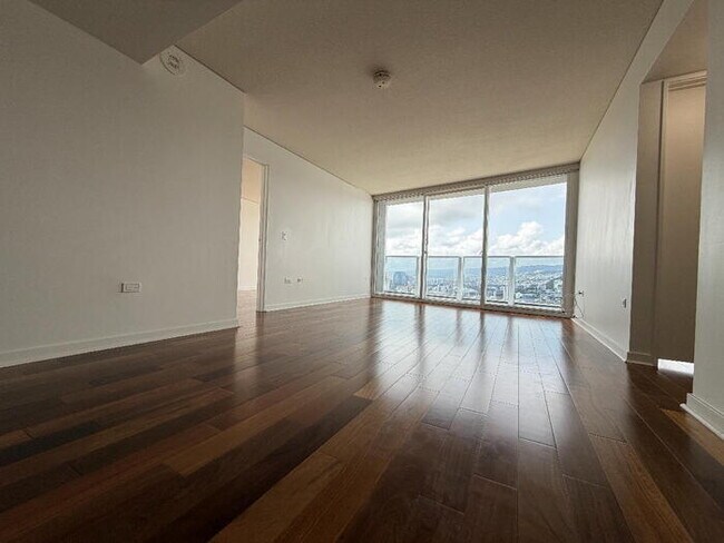 Foto del edificio - To register for the showing time below, note the 4 digit code: 5316 and click "APPLY NOW."(mobile...