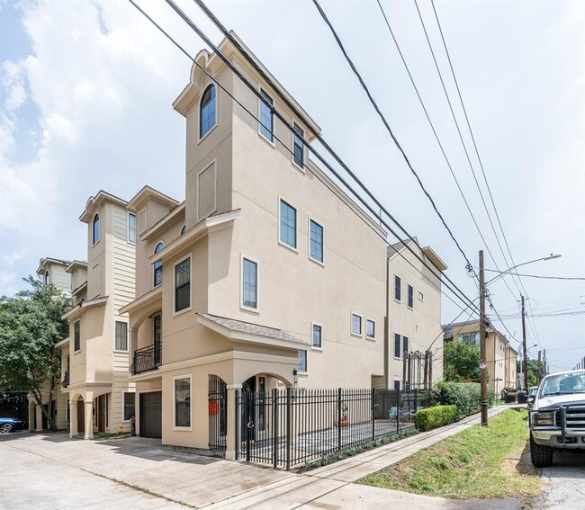 Building Photo - 5308 Larkin St