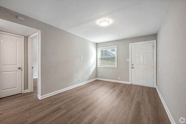 Building Photo - Spacious, Updated 2BR with City Convenience