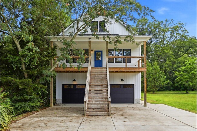 Foto del edificio - Custom Home in Seagate | 4 Bedrooms • 3 Bathrooms • Minutes to Wrightsville Beach