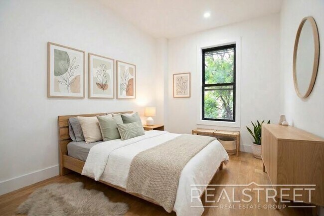 Foto del edificio - Stunning NEW 4 BED Floor Thru in Bushwick Townhouse