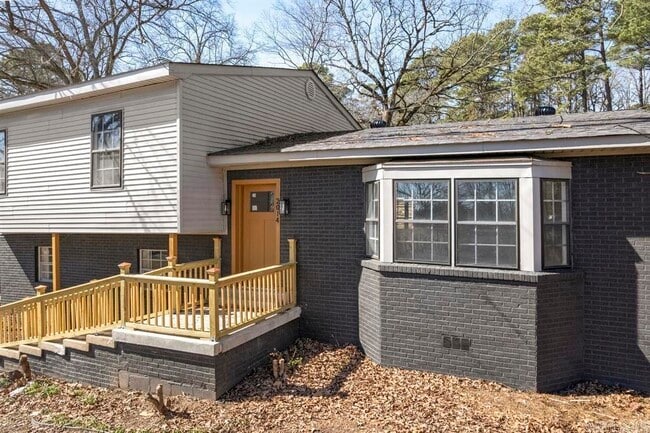 Building Photo - 2014 W Lakeview