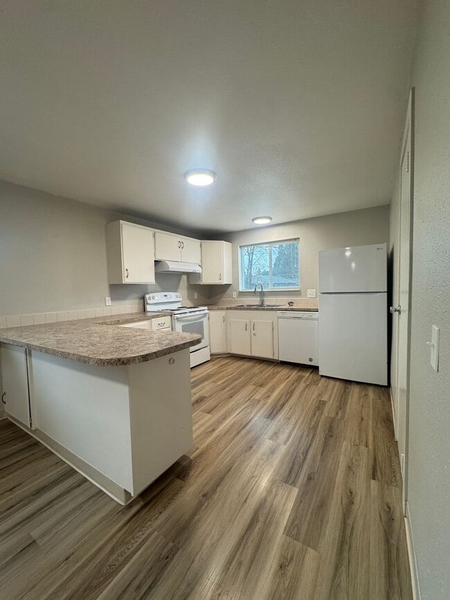 Building Photo - (HUD 414) 2 Bed/1Bath Home