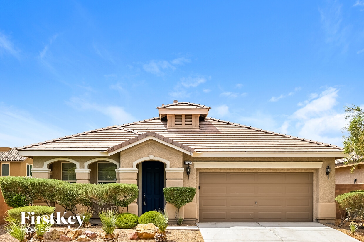 Foto principal - 8649 Green Ridge Ave