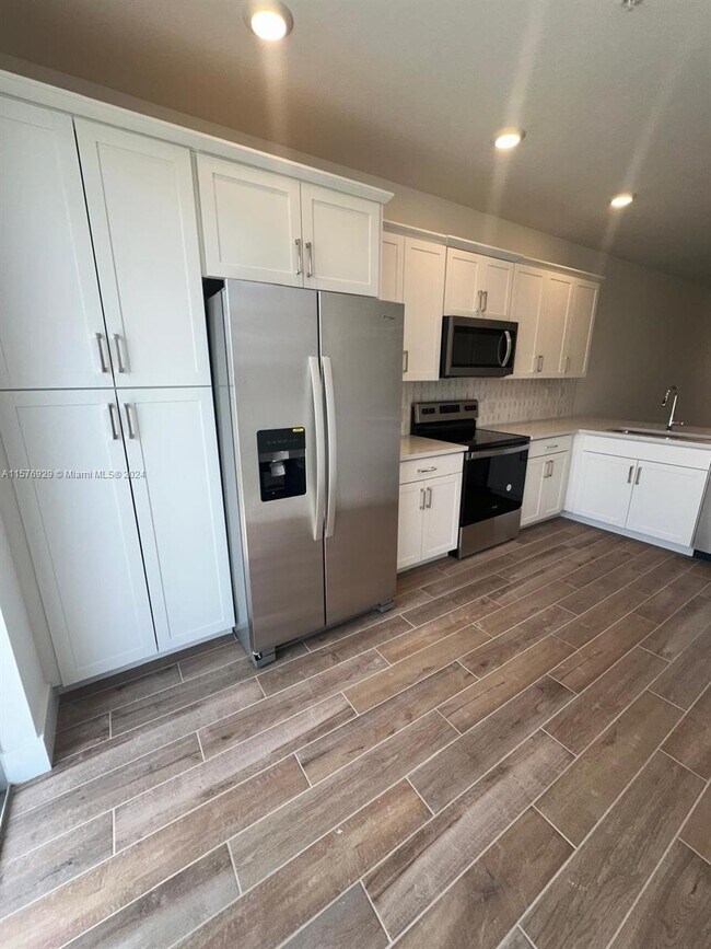 Foto del edificio - 17182 SW 1st Ct