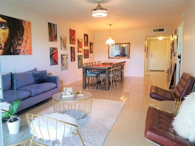 Foto del edificio - 3050 N Palm Aire Dr