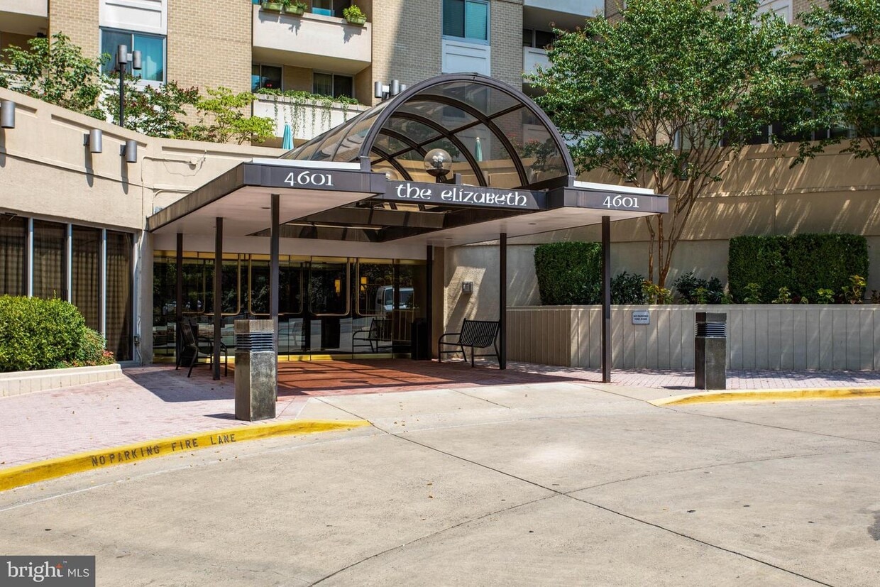 Foto principal - 4601 N Park Ave