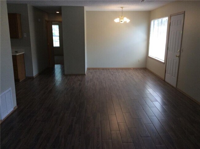 Foto del edificio - 1510 N Bernice Dr