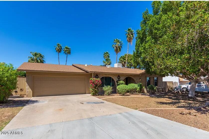 Primary Photo - 2502 E Sahuaro Dr