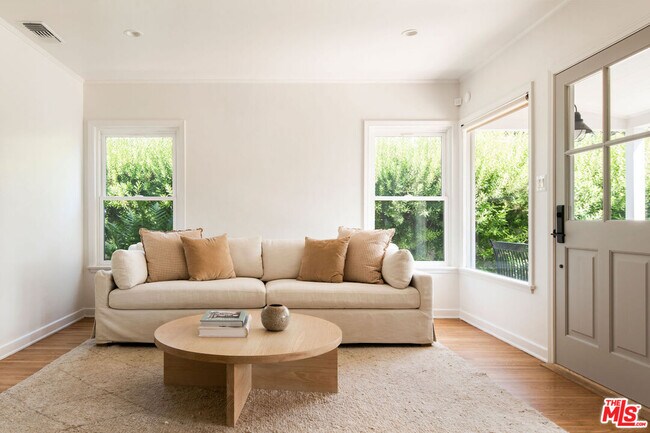 Foto del edificio - 3923 Redwood Ave