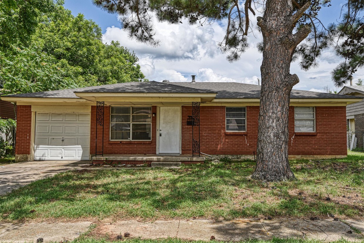 Foto principal - 1304 McGregor Dr