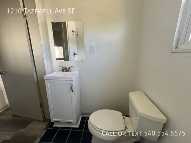 Building Photo - 1210 Tazewell Ave SE