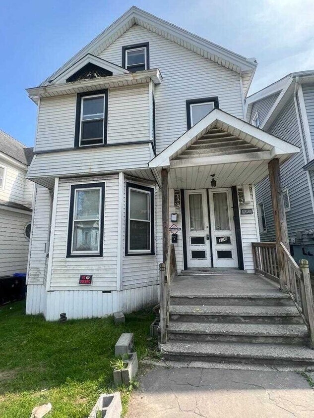 328 Church St Unit 2, Poughkeepsie, NY 12601 Room for Rent in