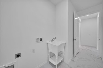 Building Photo - 312 Harrison Dr