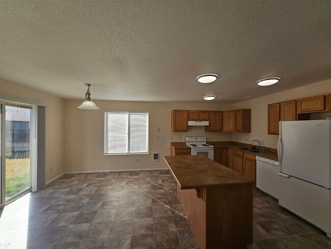 Foto del edificio - 3 Bedroom Townhome Strawberry Heights