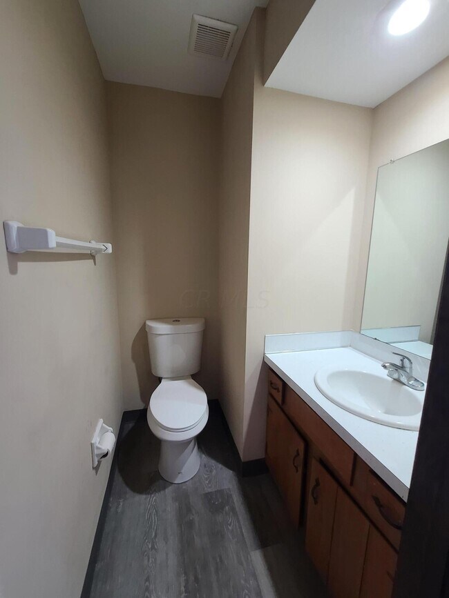 5076 Godown Rd Unit E, Columbus, OH 43220 Room for Rent in Columbus