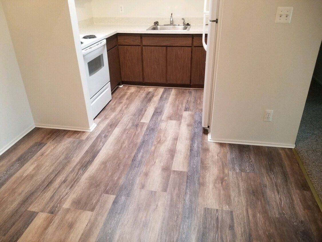 Foto principal - 233 E 12 Mile Rd