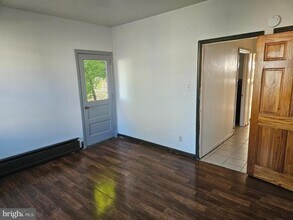 Building Photo - 106 N 11th St