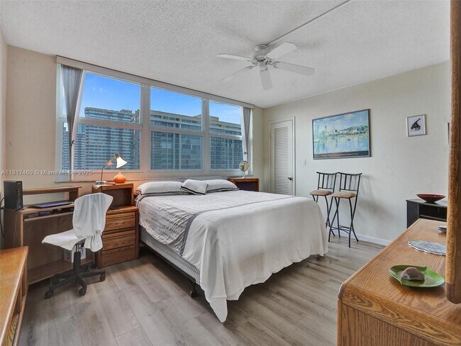 Foto del edificio - 3113 S Ocean Dr