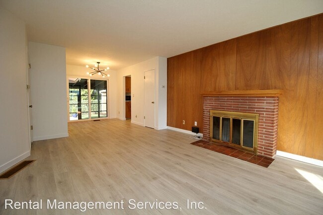Building Photo - 2 br, 1.5 bath House - 8715 SE 31st Ave