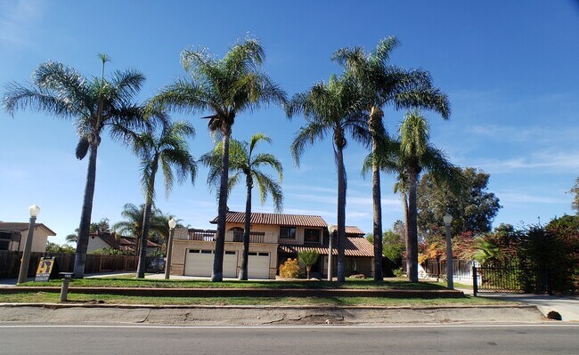 Building Photo - 111 Mission Dr