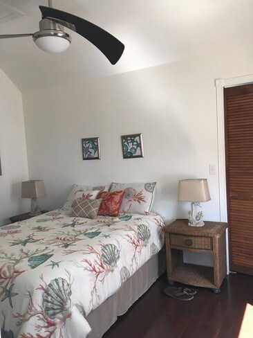 Upstairs bedroom with queen bed - 1750 NJ-35