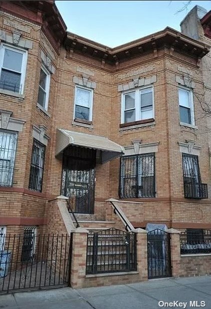 Primary Photo - 407 Irving Ave