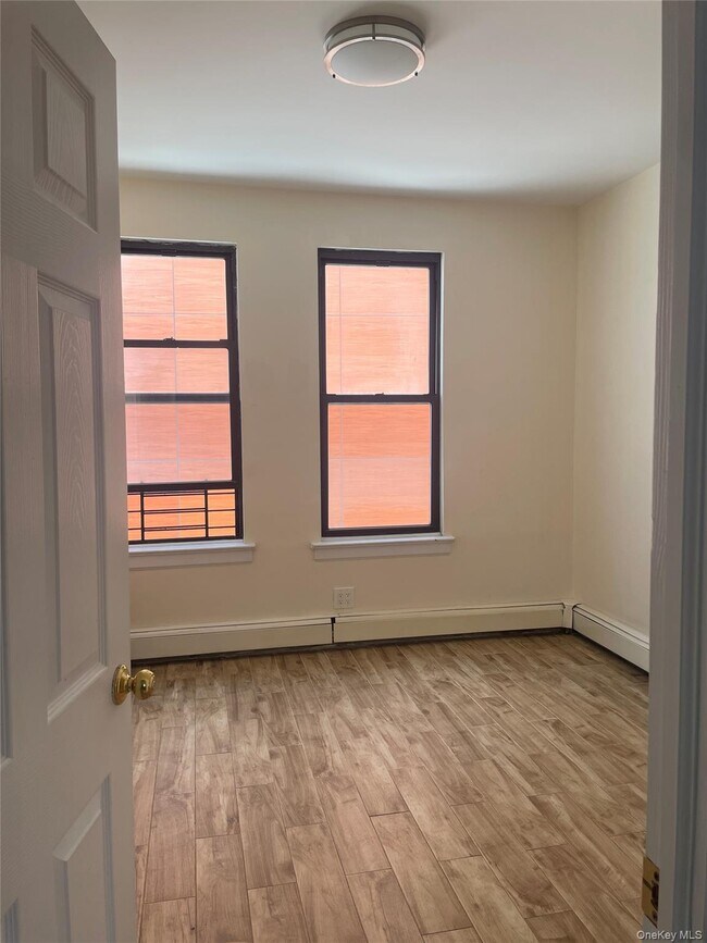 Foto del edificio - 44-15 64th St