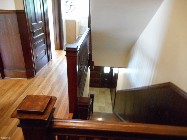 Foto del edificio - 3 br, 1 bath Duplex - 3 Bed ~ Hardwood floors