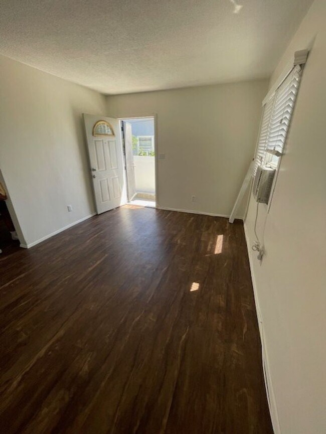 Foto del edificio - 6216 Bright Ave