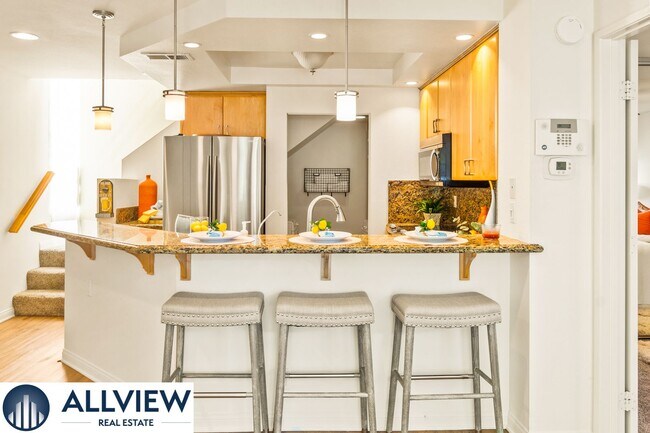 Building Photo - Beautiful 2 bed 2 bath home in the highly ...