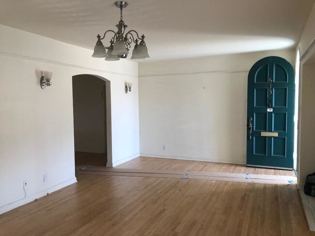 Sala de estar - 513 N Gardner St