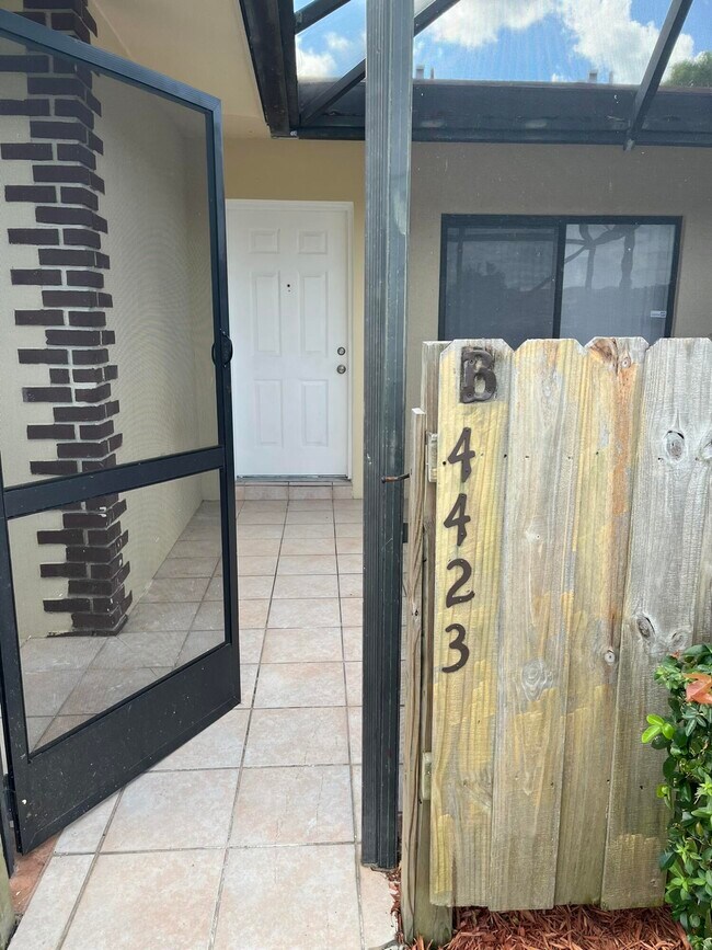 Building Photo - 4423 Woodstock Dr