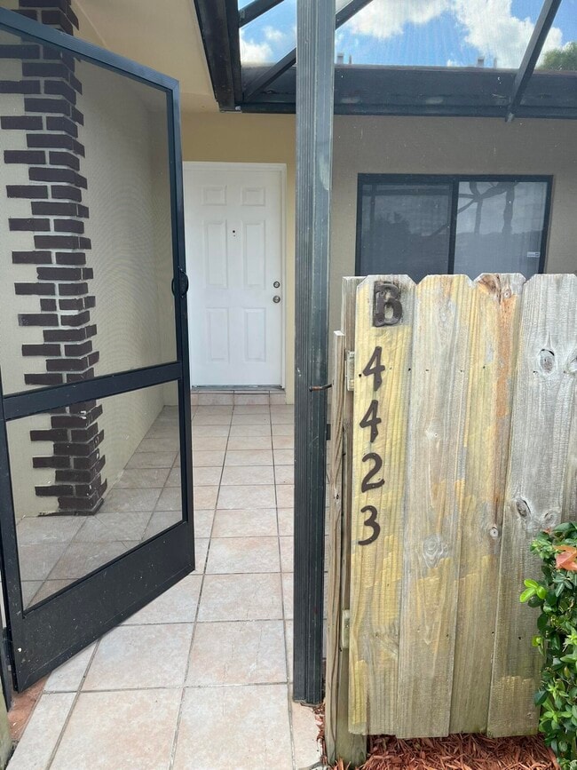 Foto del edificio - 4423 Woodstock Dr