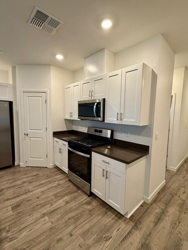 Foto del edificio - Beautiful 3 bedroom 2 bath w/Pool available in Orland!