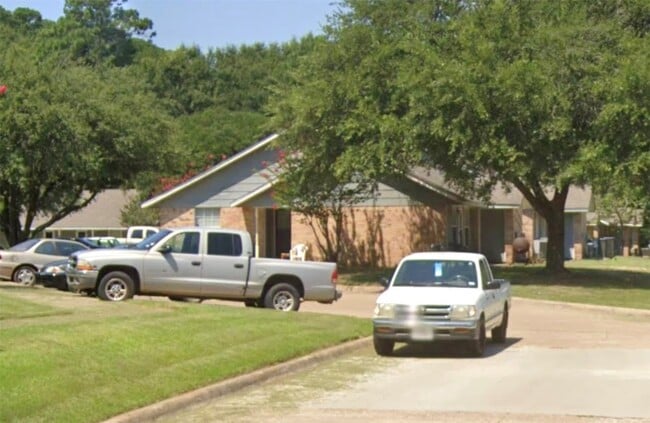 Building Photo - 1303 Martin Luther King Dr