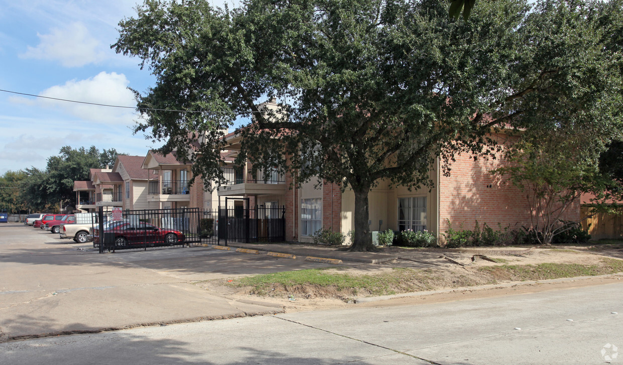 Village of Inwood - Apartments in Houston, TX | Apartments.com