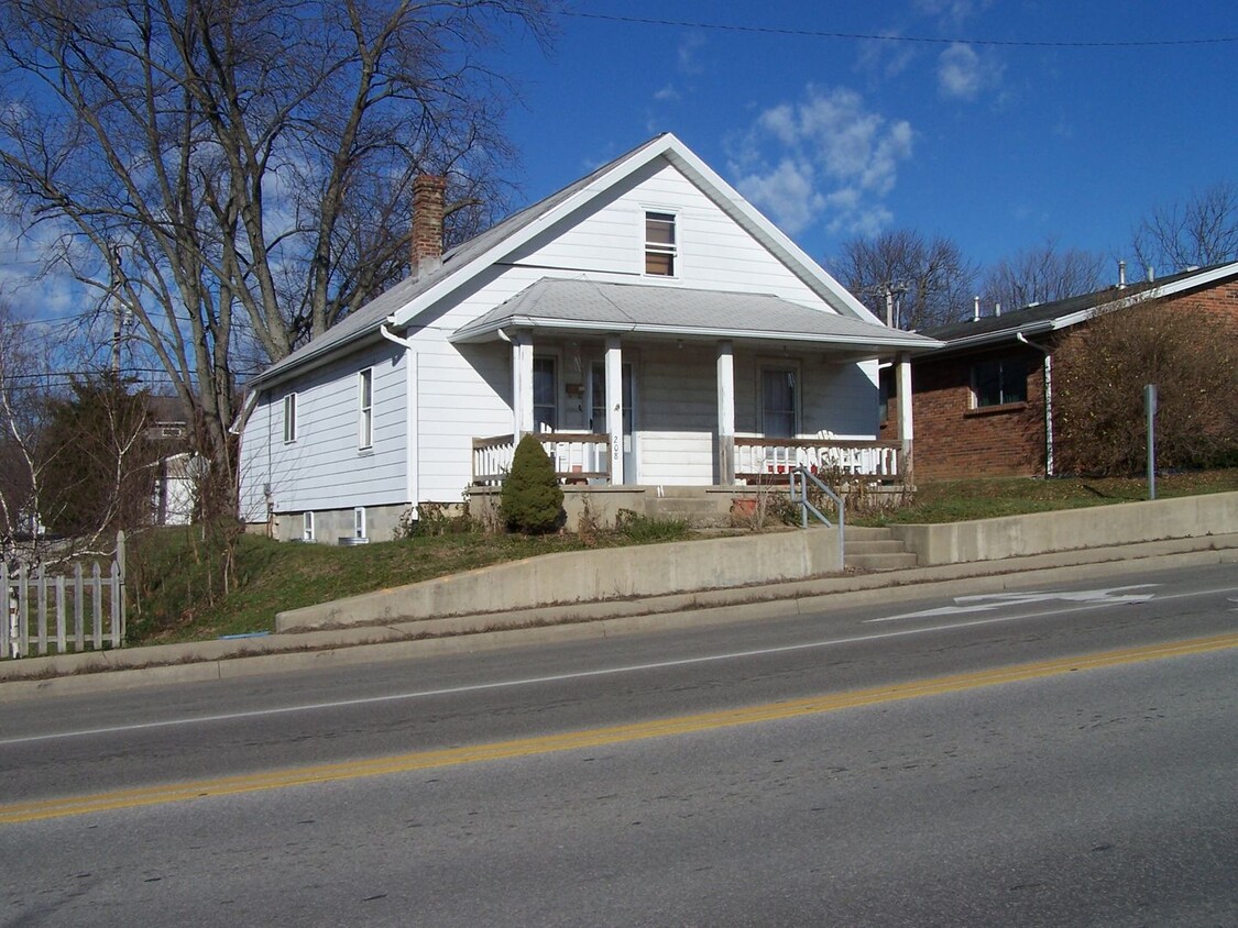 Primary Photo - 1208 W Kirkwood Ave