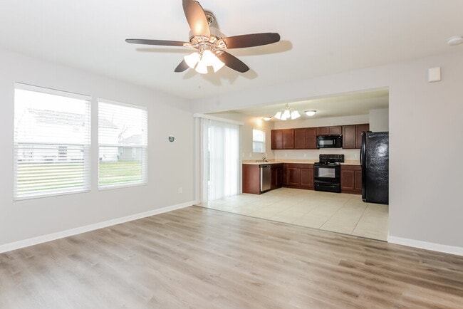 Foto del edificio - 8110 Grove Berry Dr