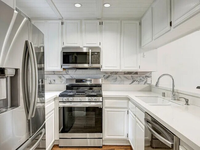Foto del edificio - 8707 Falmouth Ave