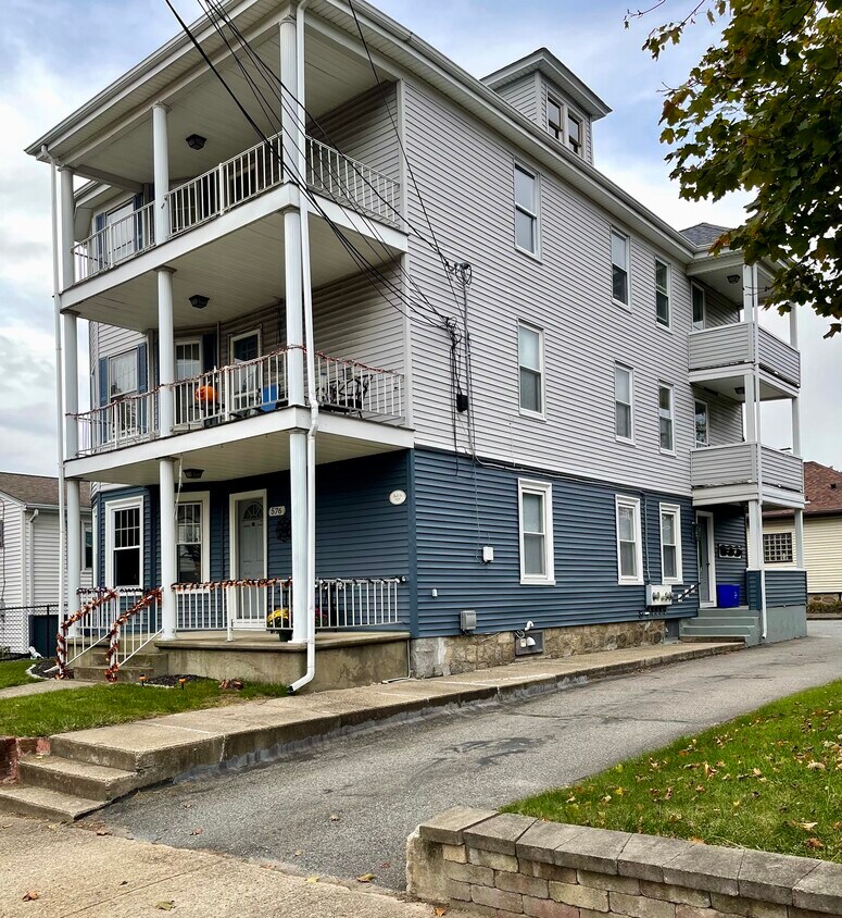 576 Providence St Unit 3, Woonsocket, RI 02895 Apartments in