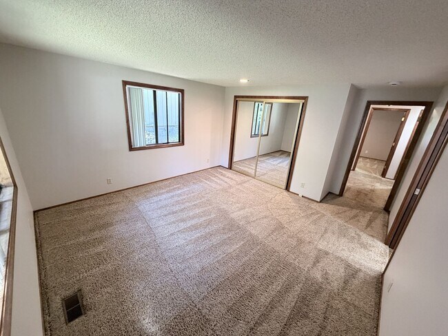 Foto del edificio - Three Bedroom Home in South Salem