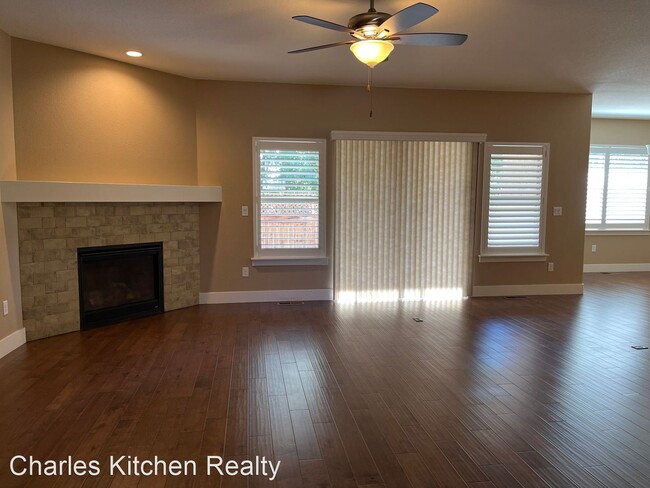 Building Photo - 3 br, 2 bath House - 3003 Sarratea Dr.