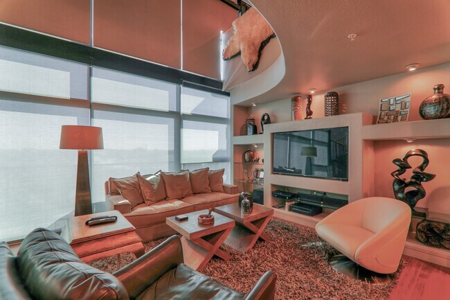 Foto del edificio - Fully Furnished Penthouse in Citywalk Downtown.  Short term okay