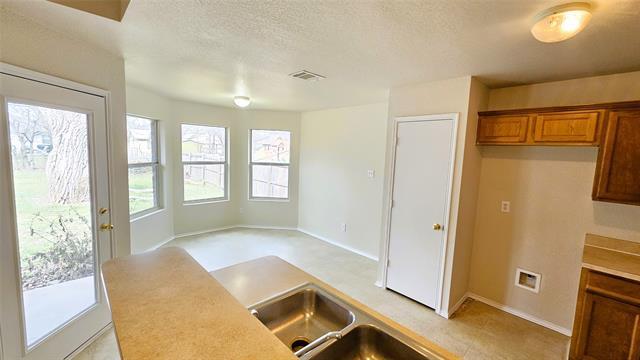 Building Photo - 715 Hallvale Dr