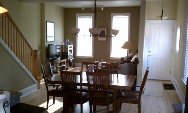SALA DE ESTAR/COMEDOR - 1501 N Cass St
