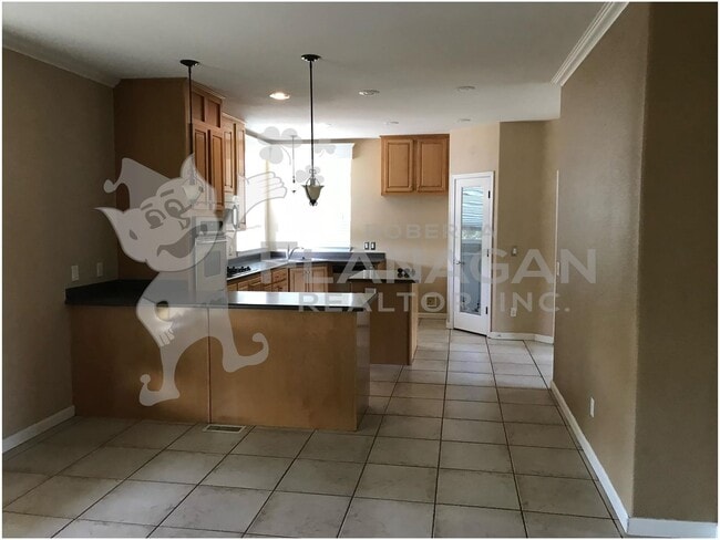 Building Photo - 3 Bed 2 Bath